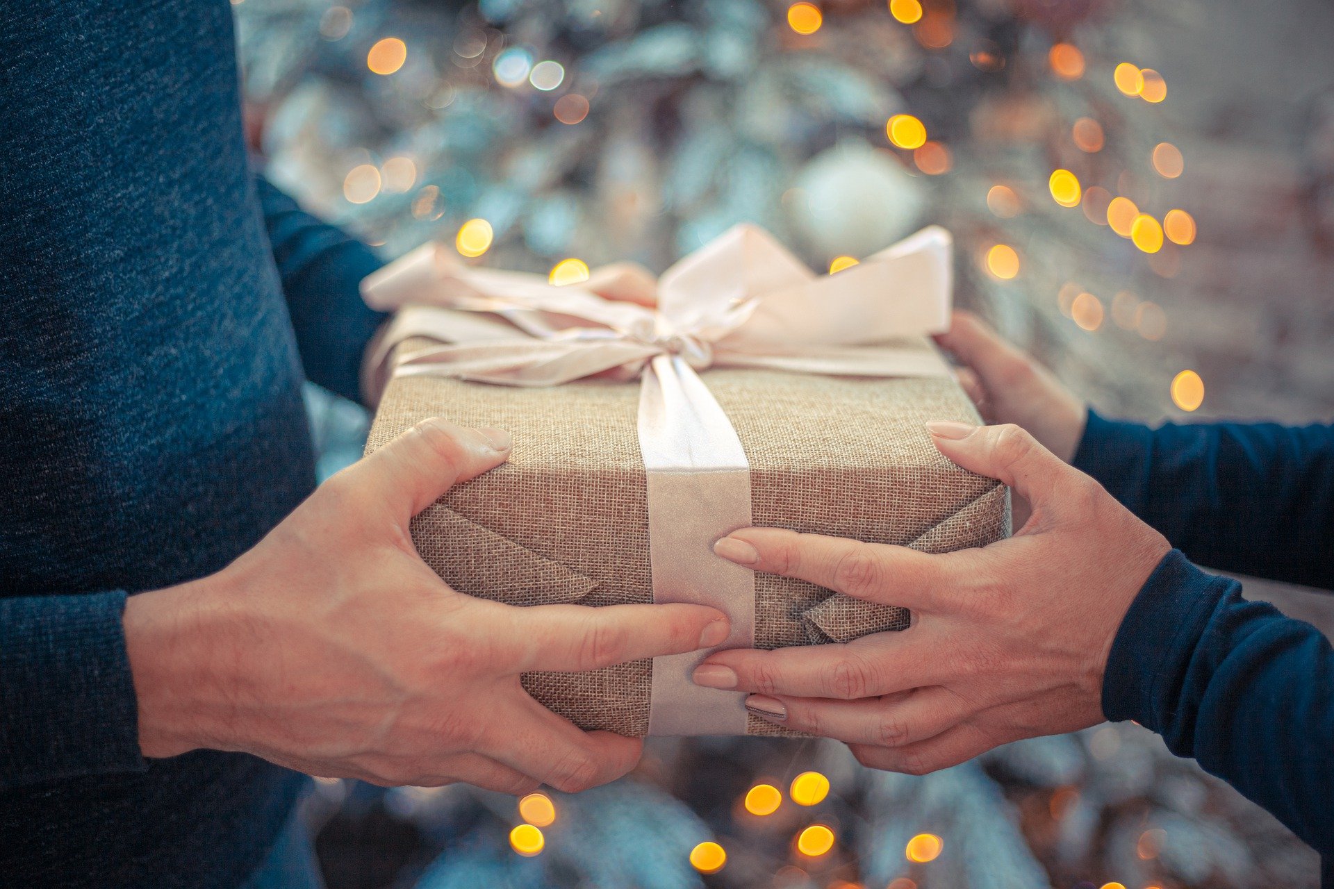 Por que trocamos presentes no Natal? – Forever Young