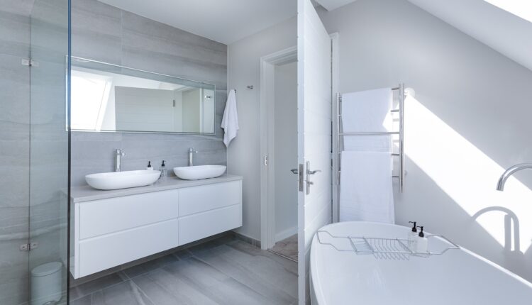 modern-minimalist-bathroom-g3ba0ebde8_1280-750x430.jpg
