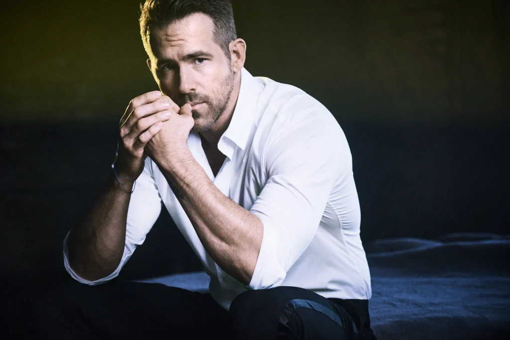 Ryan Reynolds Receives ‘The People’s Icon’ Award – Forever Young